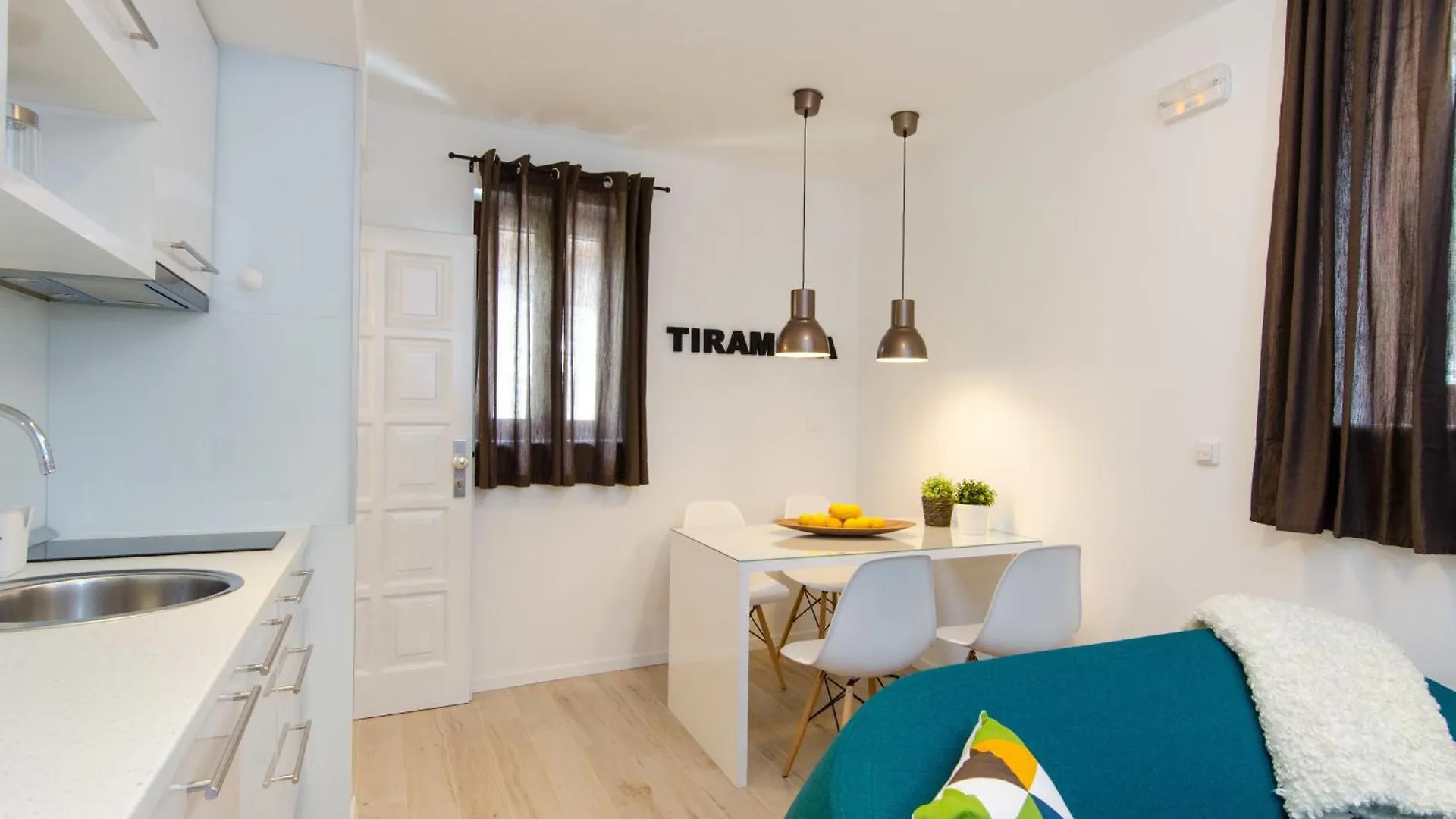 Apartments & Rooms Tiramola - Old Town Trogir 3*,  Chorwacja