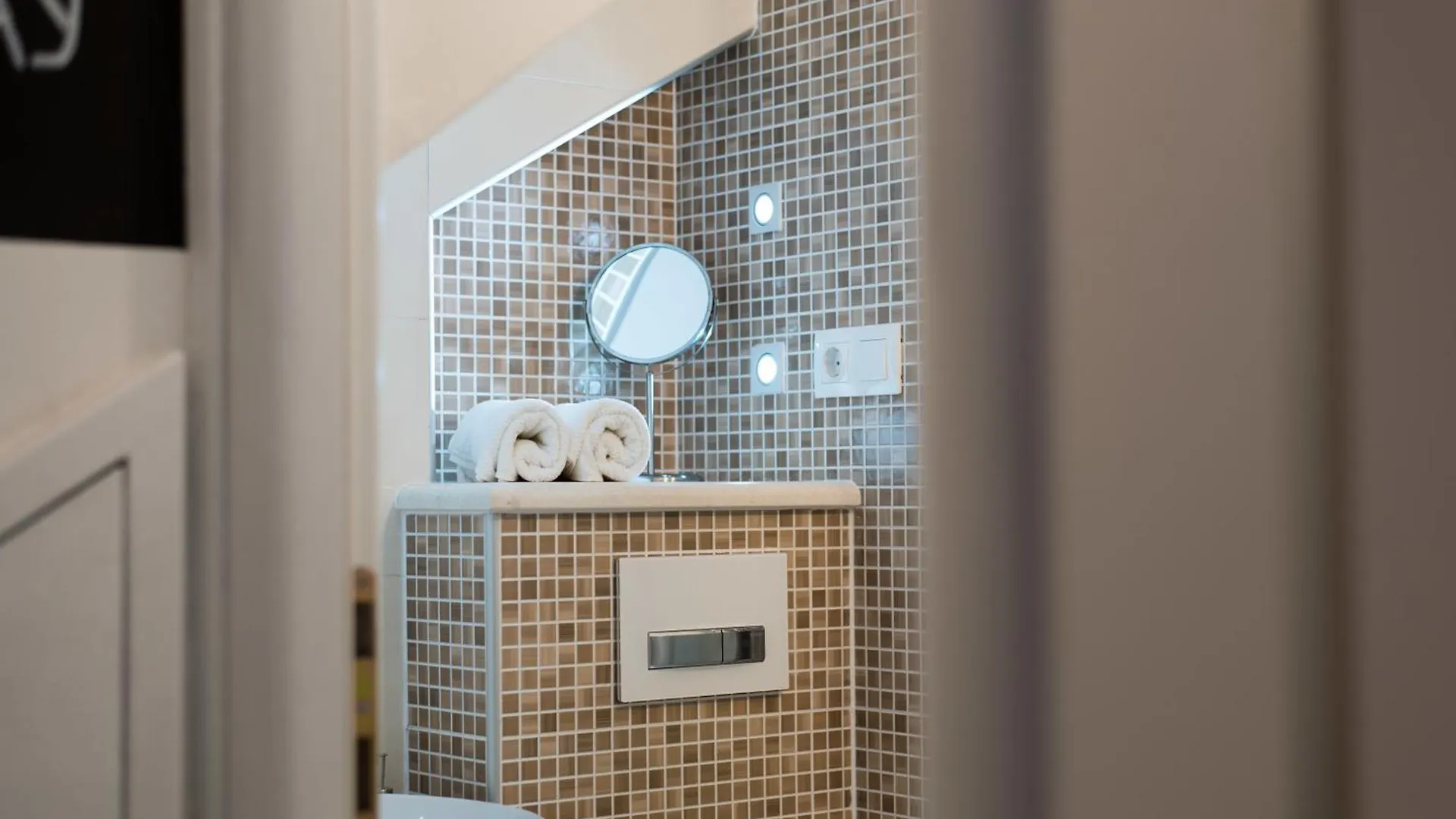 Apartments & Rooms Tiramola - Old Town Trogir 3*,  Croatia