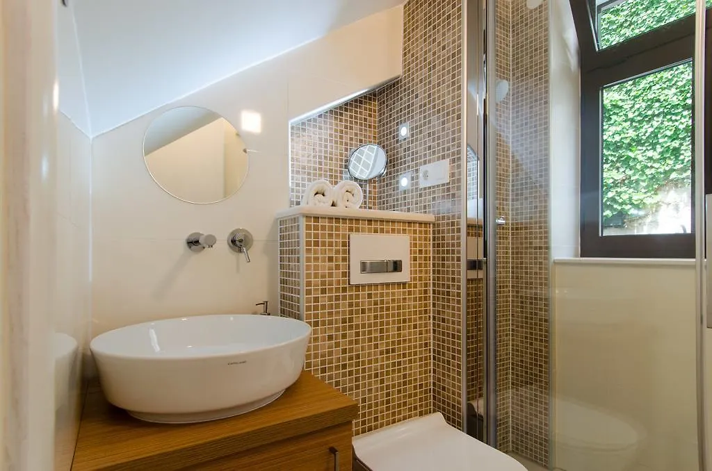 Apartments & Rooms Tiramola - Old Town Trogir 3*,  Croatia