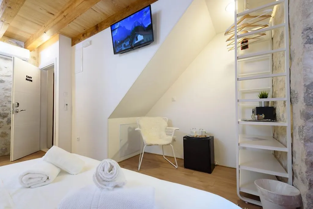 Apartments & Rooms Tiramola - Old Town Trogir 3*,  Croatia