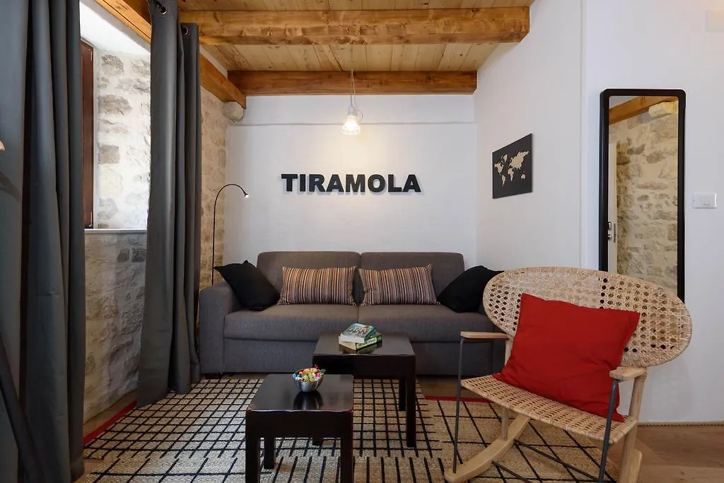 Apartments & Rooms Tiramola - Old Town Trogir 3*,