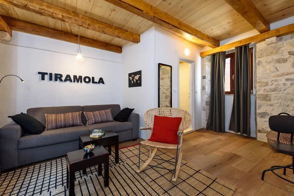 Apartments & Rooms Tiramola - Old Town Trogir Guest house