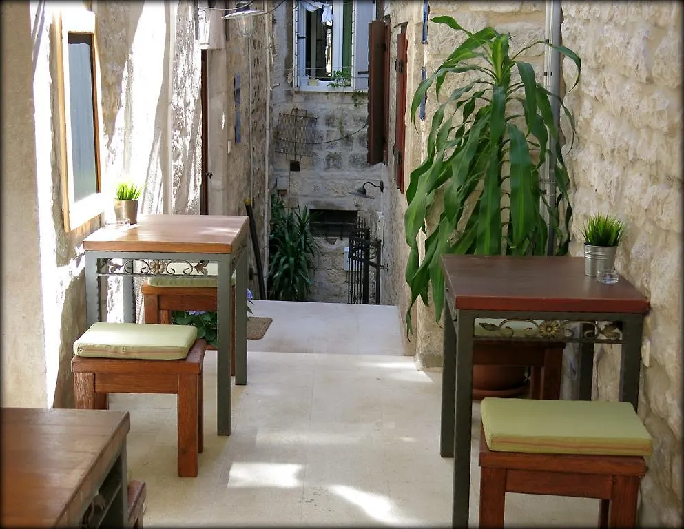 Apartments & Rooms Tiramola - Old Town Trogir 3*,  Chorwacja